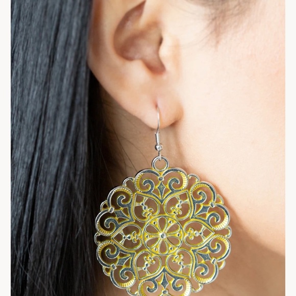 MANDALA Effect - yellow earrings NWT - Picture 3 of 3